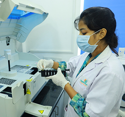 A woman does a blood test in a laboratory.